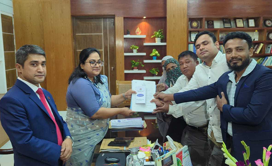 চাঁপাইনবাবগঞ্জে বিএনপি মনোনয়ন বঞ্চিত দুই প্রার্থীর মনোনয়ন পত্র সংগ্রহ