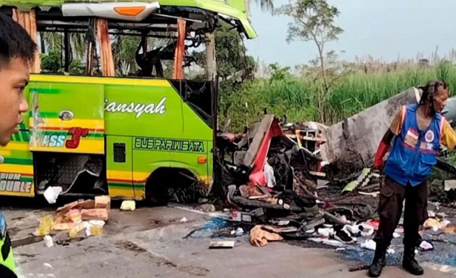 ইন্দোনেশিয়ায় বাস দুর্ঘটনায় ১৬ জন নিহত
