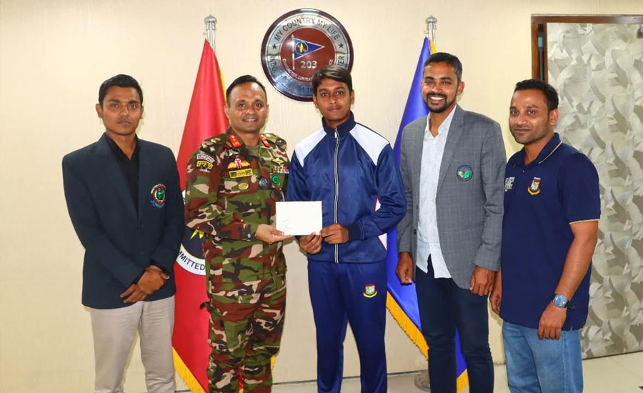 পাহাড় পেরিয়ে জাতীয় দলে: অনূর্ধ্ব-১৭ ক্রিকেটার কাউসারকে সংবর্ধনা দিলো খাগড়াছড়ি রিজিয়ন