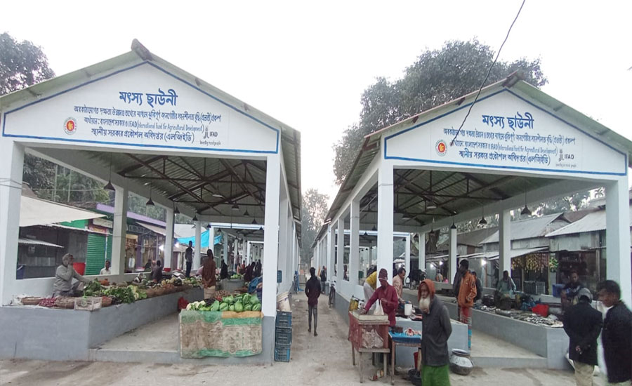 ভূরুঙ্গামারীতে এলজিইডি'র হাটসেড নির্মাণে বদলে গেছে বাজারের চিত্র