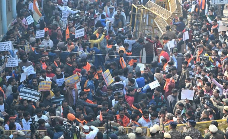 দিল্লিতে বাংলাদেশ হাইকমিশনের সামনে বিক্ষোভ, ব্যারিকেড ভেঙে ভেতরে ঢোকার চেষ্টা