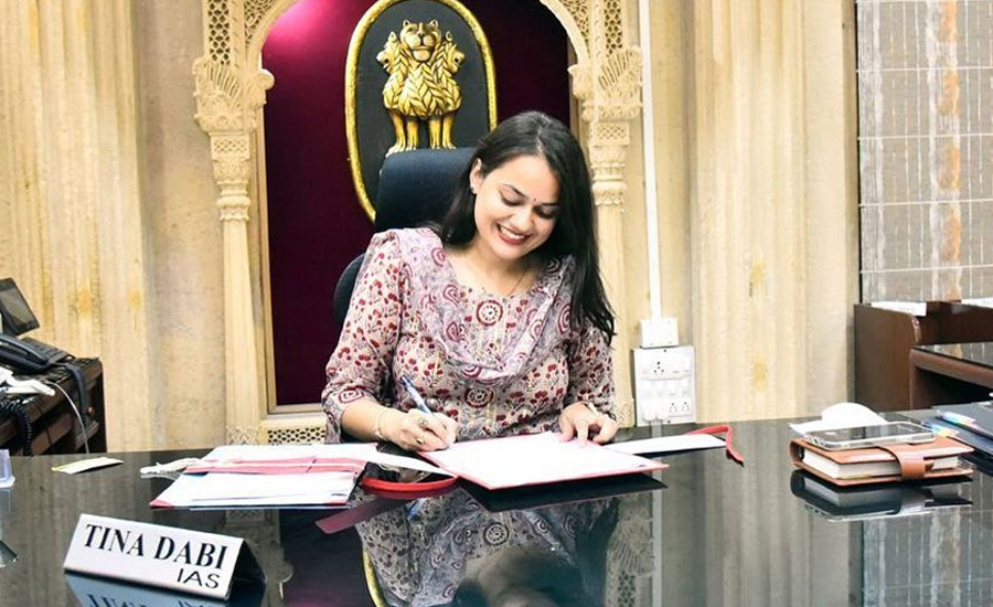 নারী কালেক্টরকে ‘রিল তারকা’ বলায় ৪ শিক্ষার্থী আটক