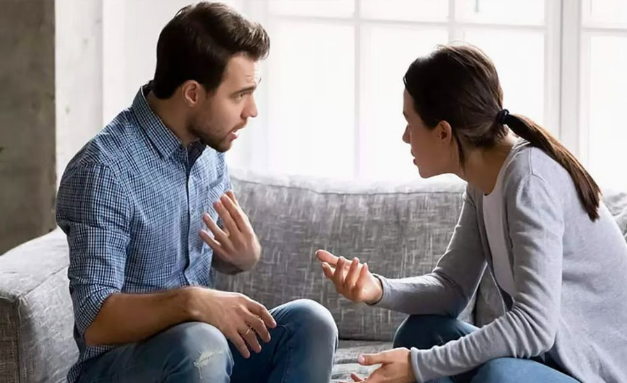 ‘লাজুক’ স্বামীর ৫২০ পরকীয়া, ‘অপকর্ম’ নিয়ে বই লিখেছেন স্ত্রী!