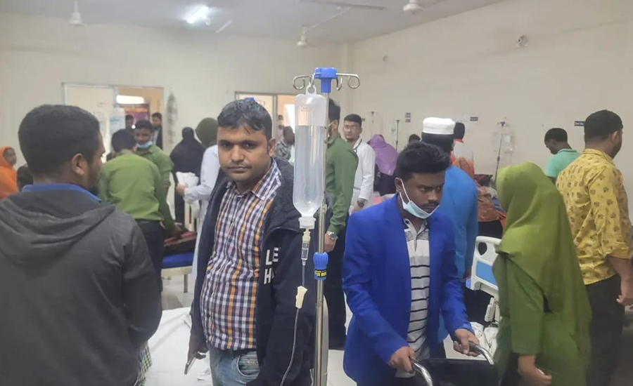 গাজীপুরে পোশাক কারখানায় হঠাৎ অসুস্থ দুই শতাধিক শ্রমিক