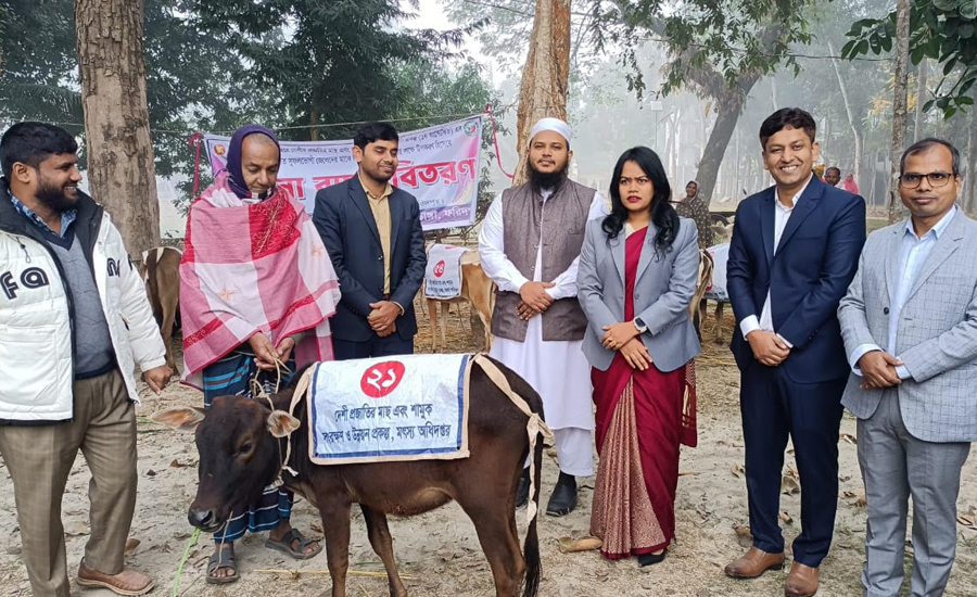 আলফাডাঙ্গায় জেলেদের মাঝে বকনা বাছুর বিতরণে খুশী জেলে সম্প্রদায় 