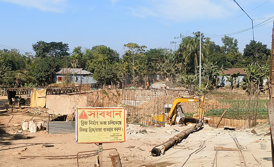 বেইলী ব্রীজের ধীরগতির কাজ; প্রশ্নের মুখে ঠিকাদারি প্রতিষ্ঠান