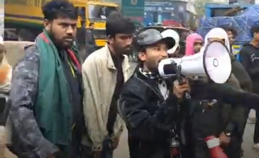 হাদী হত্যার বিচারের দাবীতে টঙ্গীতে মহাসড়ক অবরোধ