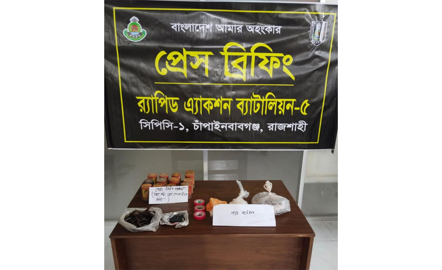 চাঁপাইনবাবগঞ্জে পরিত্যক্ত অবস্থায় গান পাউডার ও ককটেল তৈরীর সামগ্রী উদ্ধার