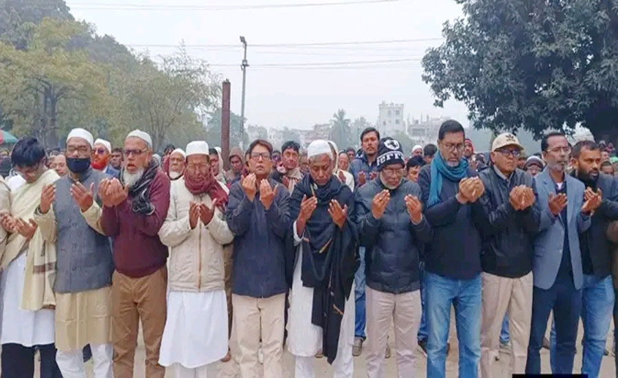 যশোরে পিতার কবর জিয়ারত করে মনোনয়নপত্র জমা দিতে গেলেন অনিন্দ্য ইসলাম অমিত
