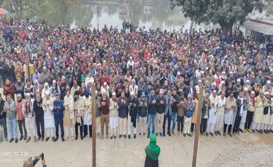 যশোরে পিতার কবর জিয়ারত করে মনোনয়নপত্র জমা দিতে গেলেন অনিন্দ্য ইসলাম অমিত