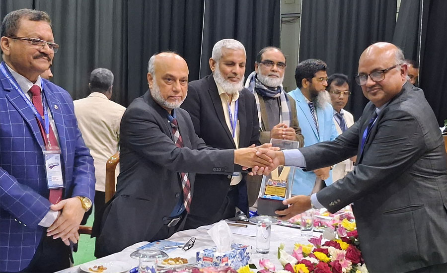 চাকরিপ্রত্যাশী নয়, উদ্যোক্তামুখী প্রজন্ম গড়ে তুলতে হবে’- বাকৃবি উপাচার্য