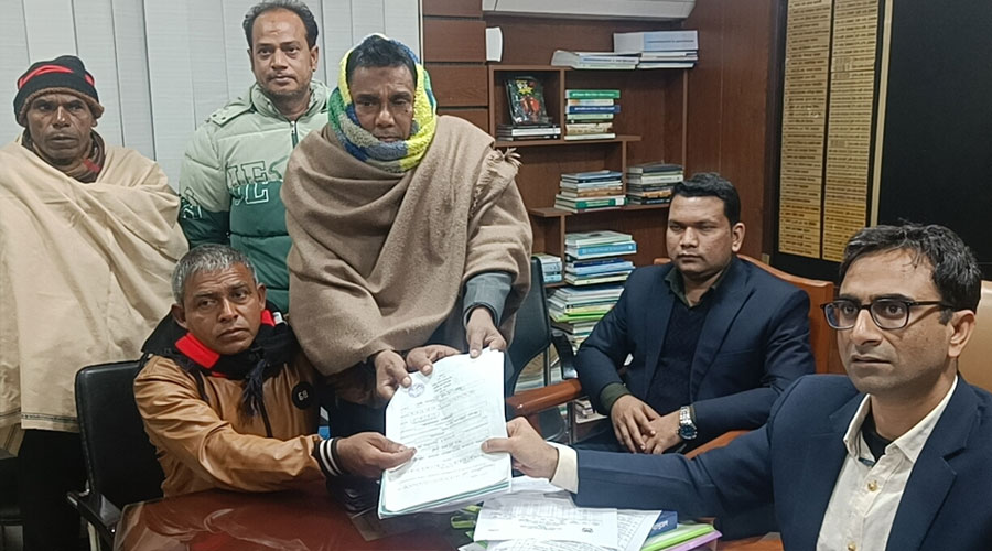 বাগমারায় জাতীয় পার্টির প্রার্থী ফজলুল হকের  মনোনয়ন ফরম দাখিল 