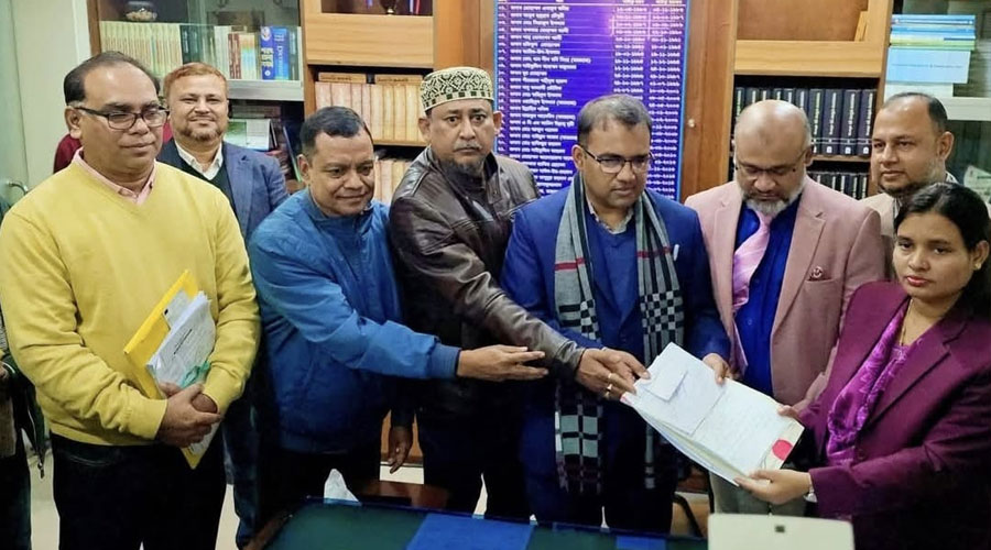 কুমিল্লা-১ আসনে পিতা পুত্রের  বিএনপির মনোনয়নপত্র জমা