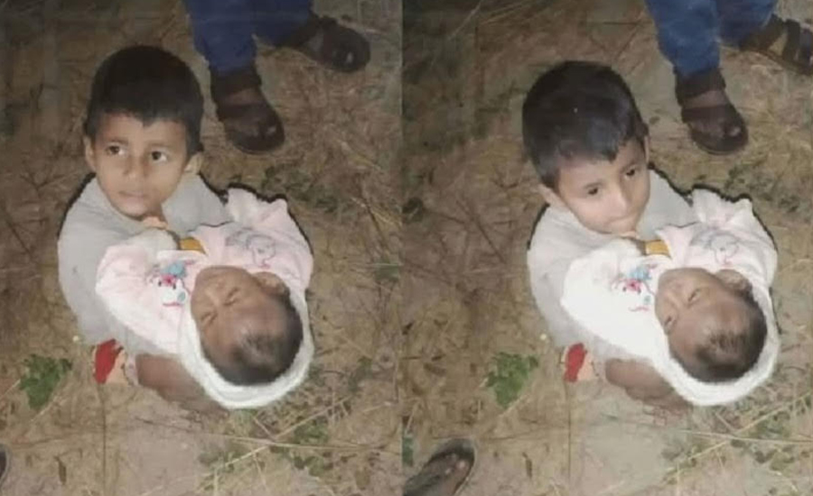 চট্টগ্রামে কনকনে শীতে দুই শিশুকে সড়কের পাশে ফেলে রেখে উধাও মা