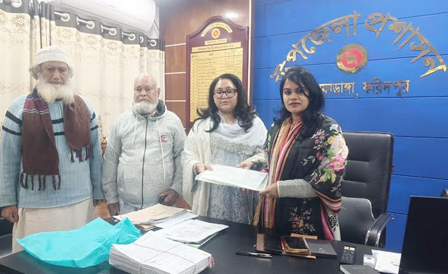 ফরিদপুর-১ আসনে স্বতন্ত্র প্রার্থী আরিফুর রহমান দোলনের মনোনয়নপত্র জমা