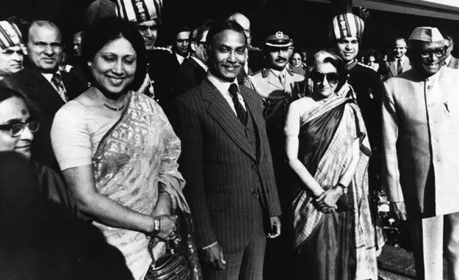 গৃহবধূ থেকে যেভাবে বাংলাদেশের ইতিহাসে অন্যতম নেতা হয়ে উঠেছিলেন খালেদা জিয়া