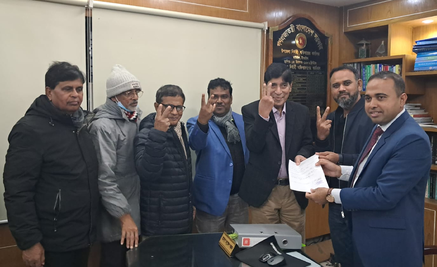 টাংগাইল-৩ ঘাটাইল আসনে স্বতন্ত্র এমপি প্রার্থী হিসেবে লুৎফর রহমান খান আজাদের মনোনয়নপত্র জমা 