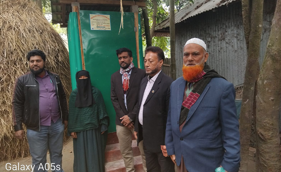 নাঙ্গলকোটে হতদরিদ্রের মাঝে সেনেটারি ল্যাট্রিন ও নলকূপ হস্তান্তর 