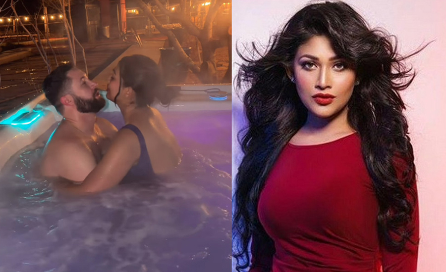 সুইমিংপুলে স্বামীর সঙ্গে অন্তরঙ্গ ভিডিও প্রকাশ করলেন পিয়া বিপাশা