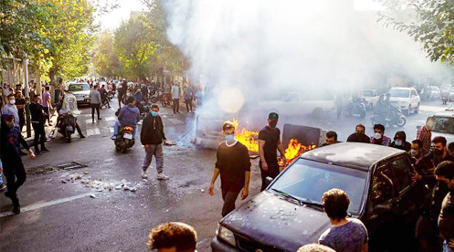 ইরান বিক্ষোভকারীদের হত্যা করলে তাদের ‘উদ্ধারে’ এগিয়ে আসবে যুক্তরাষ্ট্র: ট্রাম্প