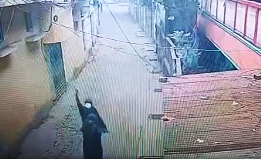 দুবাই থেকে ফোনে চাঁদা দাবি, আমলে না নেওয়ায় শিল্পপতির বাসায় মাস্ক পরে গুলিবর্ষণ