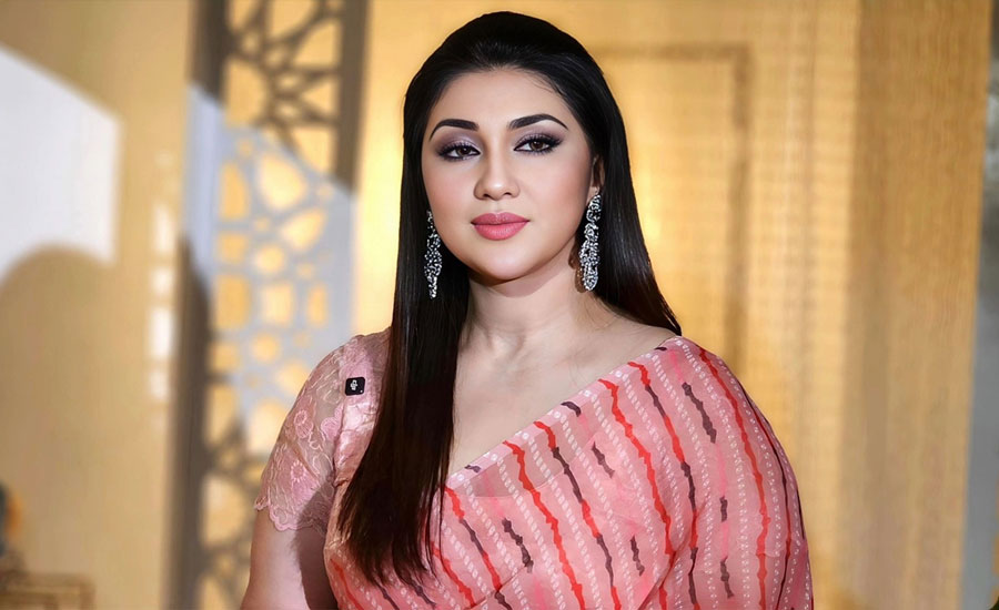 রক্তাক্ত মুখে অপু বিশ্বাস, আলোচনায় ‘দুর্বার’ লুক