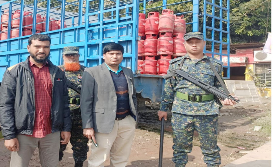 নোয়াখালীতে অতিরিক্ত দামে গ্যাস সিলিন্ডার বিক্রি ২০ হাজার টাকা জরিমানা