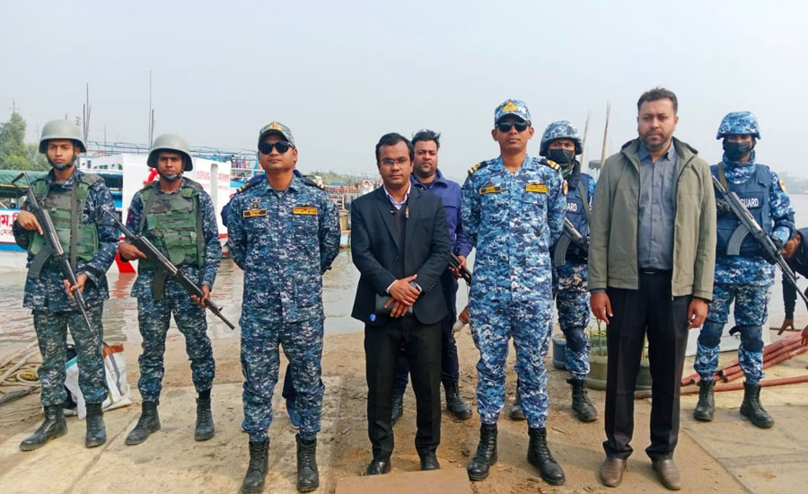 মোংলায় পর্যটকবাহী জাহাজে নিরাপত্তা  নিশ্চিত করতে কোস্টগার্ডের অভিযান