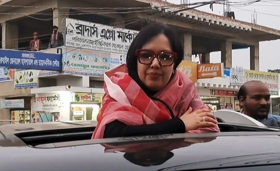 রুমিন ফারহানার নির্বাচনী মঞ্চ ভাঙচুর, গাড়িতে দাঁড়িয়েই দিলেন বক্তব্য