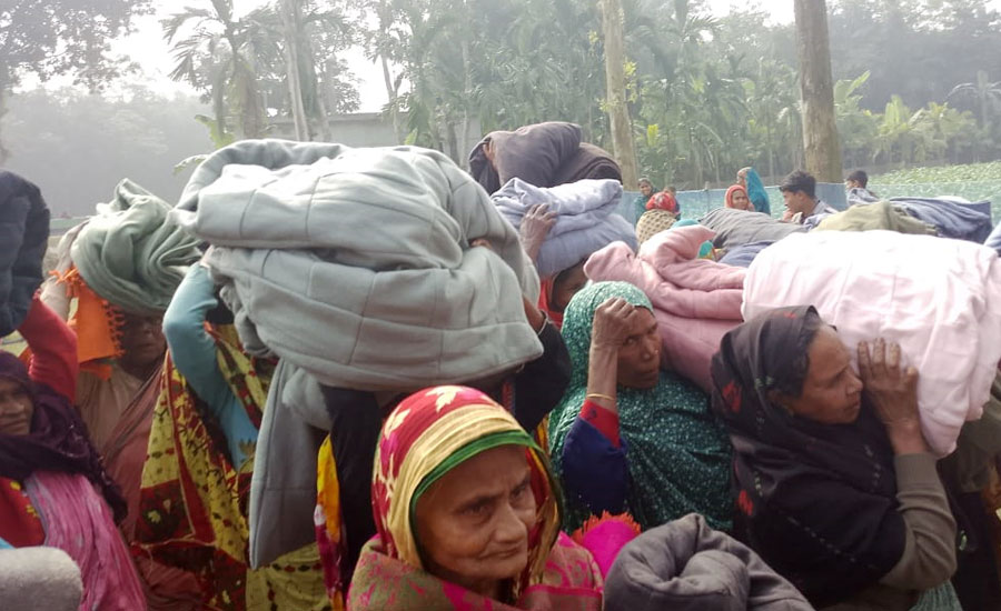 বিপদের বন্ধু সংগঠনের উদ্যোগে ১০০ জন শীতার্ত মানুষের মাঝে শীতবস্ত্র বিতরণ