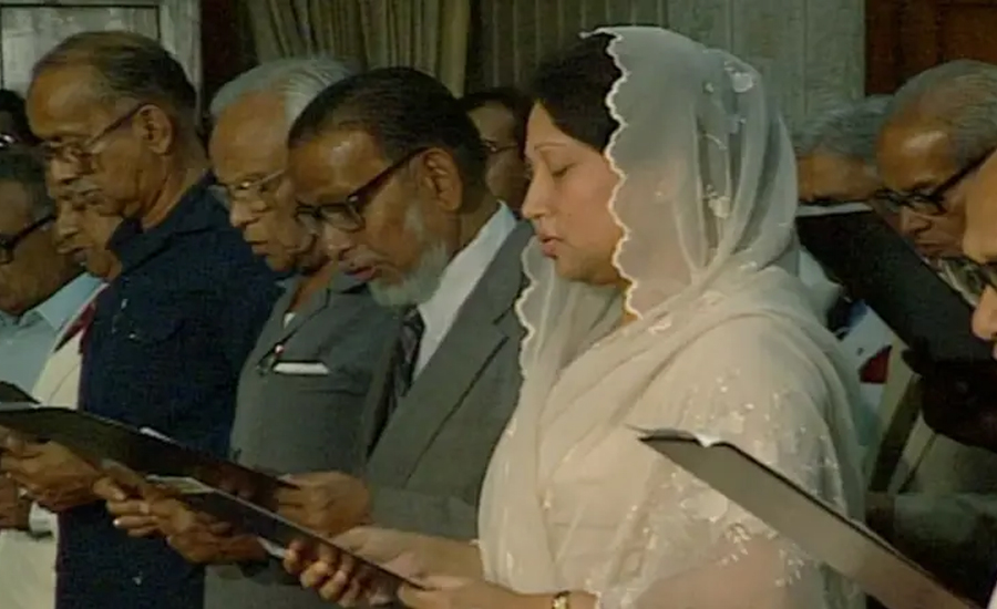 খালেদা জিয়া যেভাবে বদলে দিয়েছিলেন রাজনৈতিক নেতার সাজপোশাকের ধারণা