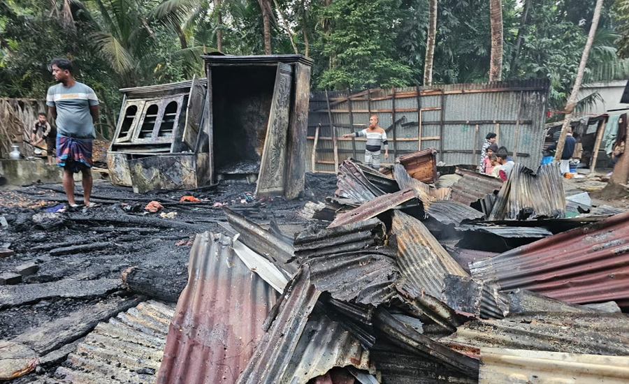 রামগঞ্জে আগুনে পুড়ে নিভে গেল ৪ মাসের শিশুর প্রাণ!