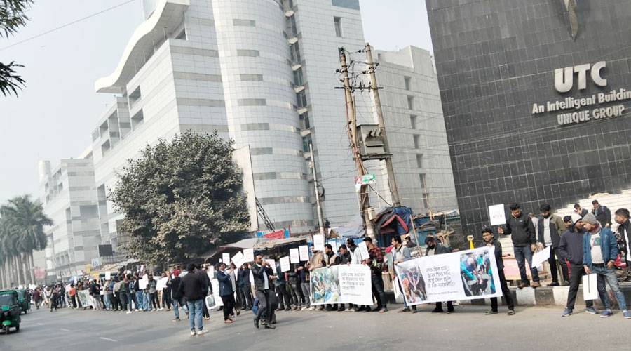 আনঅফিসিয়াল মোবাইল ব্যবসায়ীর ডাকা মানববন্ধন ও ধর্মঘট