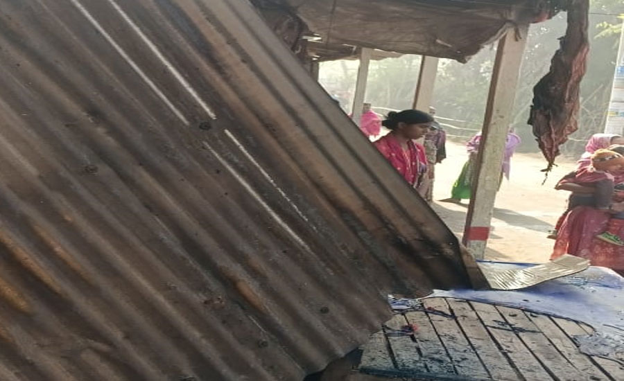 গাজীপুরে আগুনে পুড়লো দোকান ও বসতঘর