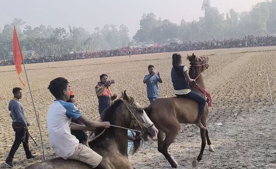 কুড়িগ্রামের ঐতিহ্যবাহী ঘোড়দৌড় প্রতিযোগিতা অনুষ্ঠিত 