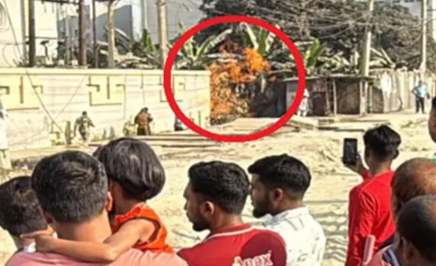গাজীপুরে লিকেজ থেকে তিতাসের আগুন, আতঙ্কে স্থানীয়রা