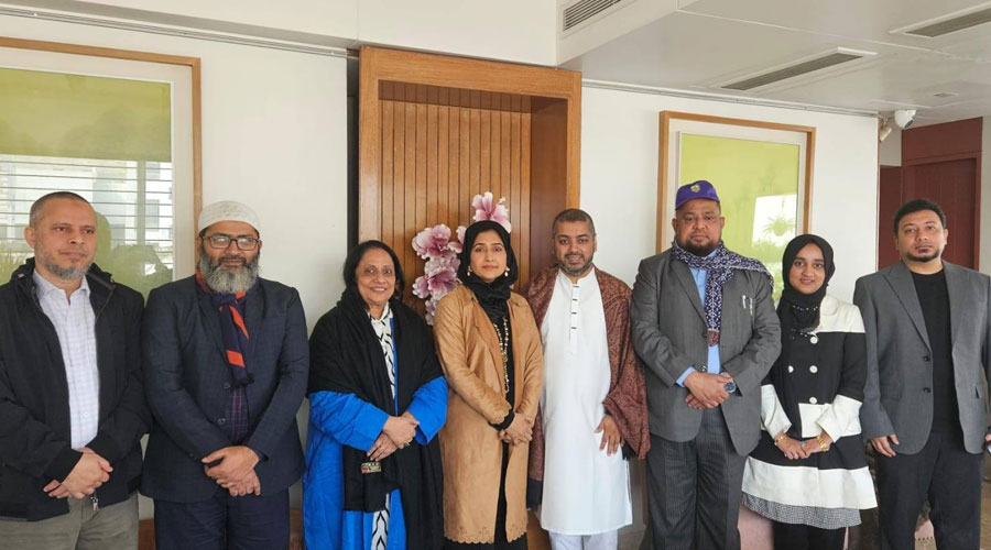 শীতার্ত মানুষের পাশে দাঁড়ানোর আহ্বান জানালেন এলিনা খান