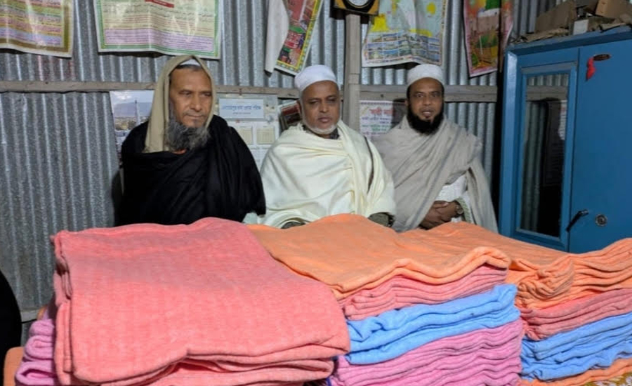 এনায়েতপুরে বাংলাদেশ জামায়েতে ইসলামীর কম্বল বিতরণ