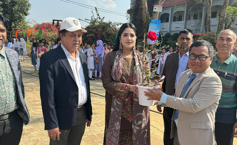 ১৮ বছর পর খাগড়াছড়ি সরকারি মহিলা কলেজ পরিদর্শনে প্রতিষ্ঠাতা ওয়াদুদ ভূঁইয়া