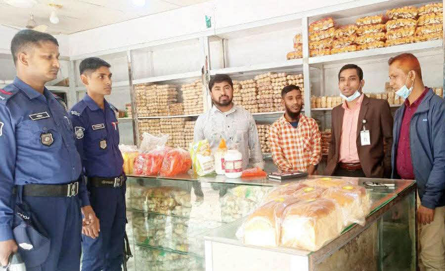 সোনারগাঁয়ে অবৈধ প্রক্রিয়ায় খাদ্য প্রস্তুতকরেণর অভিযোগে, লাখ টাকা জরিমানা