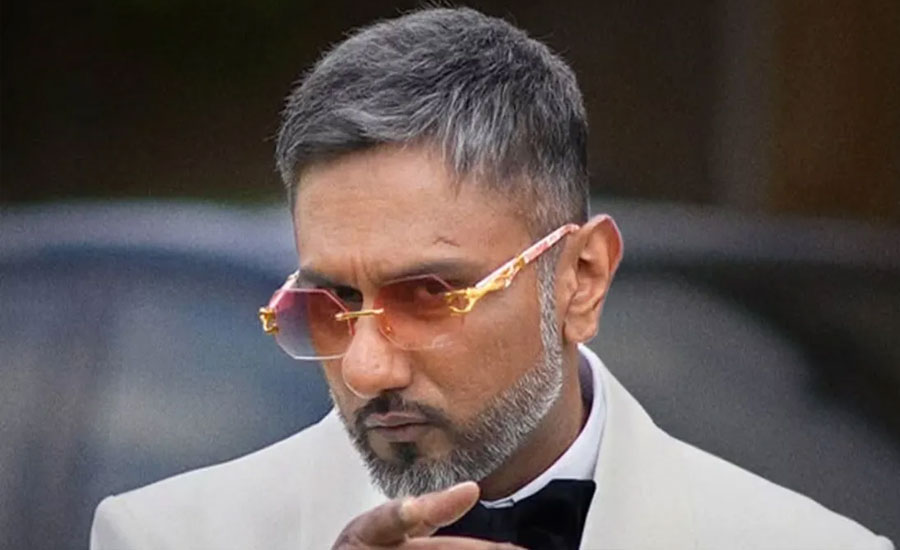 ‘অশালীন’ পরামর্শ দিয়ে বিপাকে হানি সিং