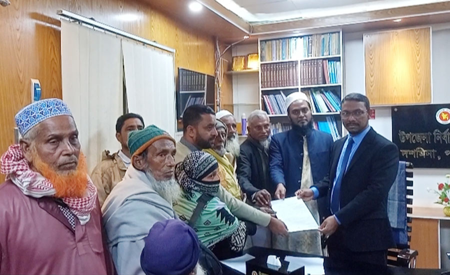 দশমিনায় উপজেলা নির্বাহী অফিসারের বরাবর ভূমি জবর দখলের বিরুদ্ধে অভিযোগ দাখিল 