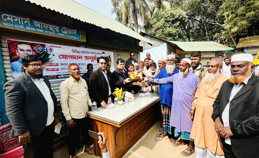 গুইমারায় বিভিন্ন রাজনৈতিক দল ছেড়ে বিএনপিতে যোগ দিলেন তিন শতাধিক নেতাকর্মী