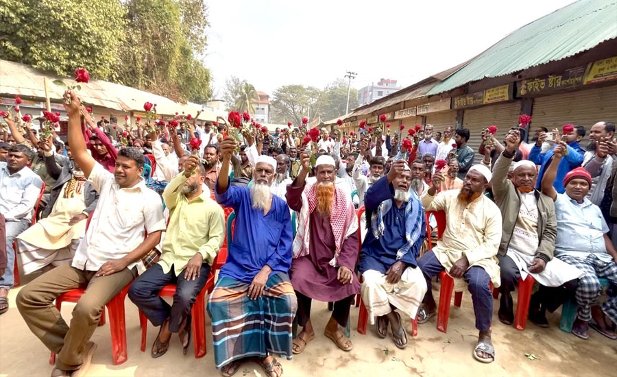 গুইমারায় বিভিন্ন রাজনৈতিক দল ছেড়ে বিএনপিতে যোগ দিলেন তিন শতাধিক নেতাকর্মী