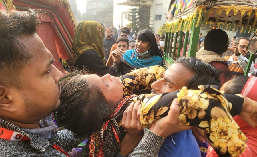 তৃতীয় দিনেও গার্মেন্টস শ্রমিকদের রহস্যজনক অসুস্থতায় শ্রমিক আতঙ্ক তুঙ্গে