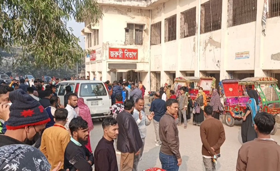 তৃতীয় দিনেও গার্মেন্টস শ্রমিকদের রহস্যজনক অসুস্থতায় শ্রমিক আতঙ্ক তুঙ্গে
