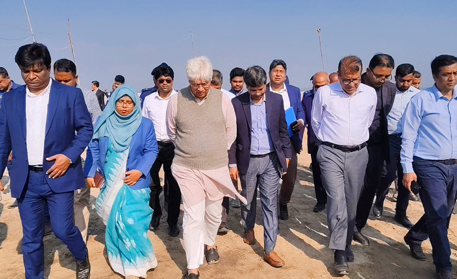 উখিয়ায় রেইন ওয়াটার রিজার্ভার পরিদর্শন করেন উপদেষ্টা আদিলুর রহমান খান