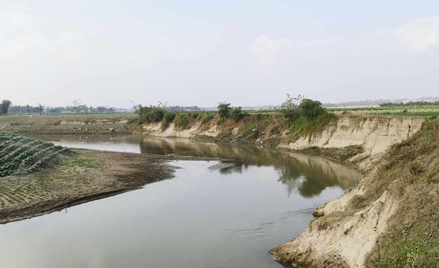 নদী ভাঙনে নিঃস্ব চরবাসী, জরুরি প্রতিরোধমূলক ব্যবস্থার দাবি এলাকাবাসীর
