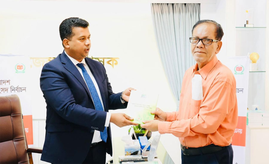 ডিসি জাহিদের উদ্যোগে মুগ্ধ, ধন্যবাদ জানাতে হাজির লেখক