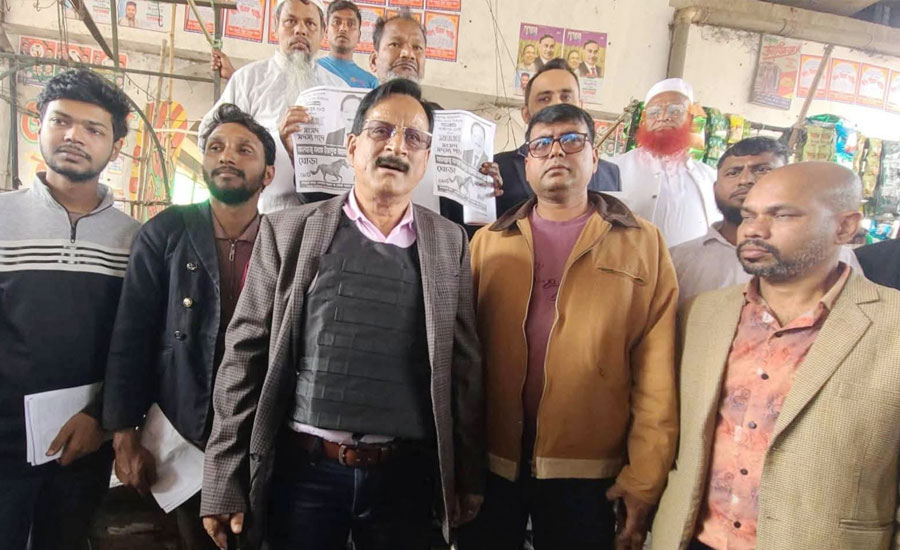 হুমকির মধ্যেই মাঠে মিলন: বুলেটপ্রুফ জ্যাকেট পরে ঘোড়া প্রতীকে ভোটযুদ্ধ শুরু